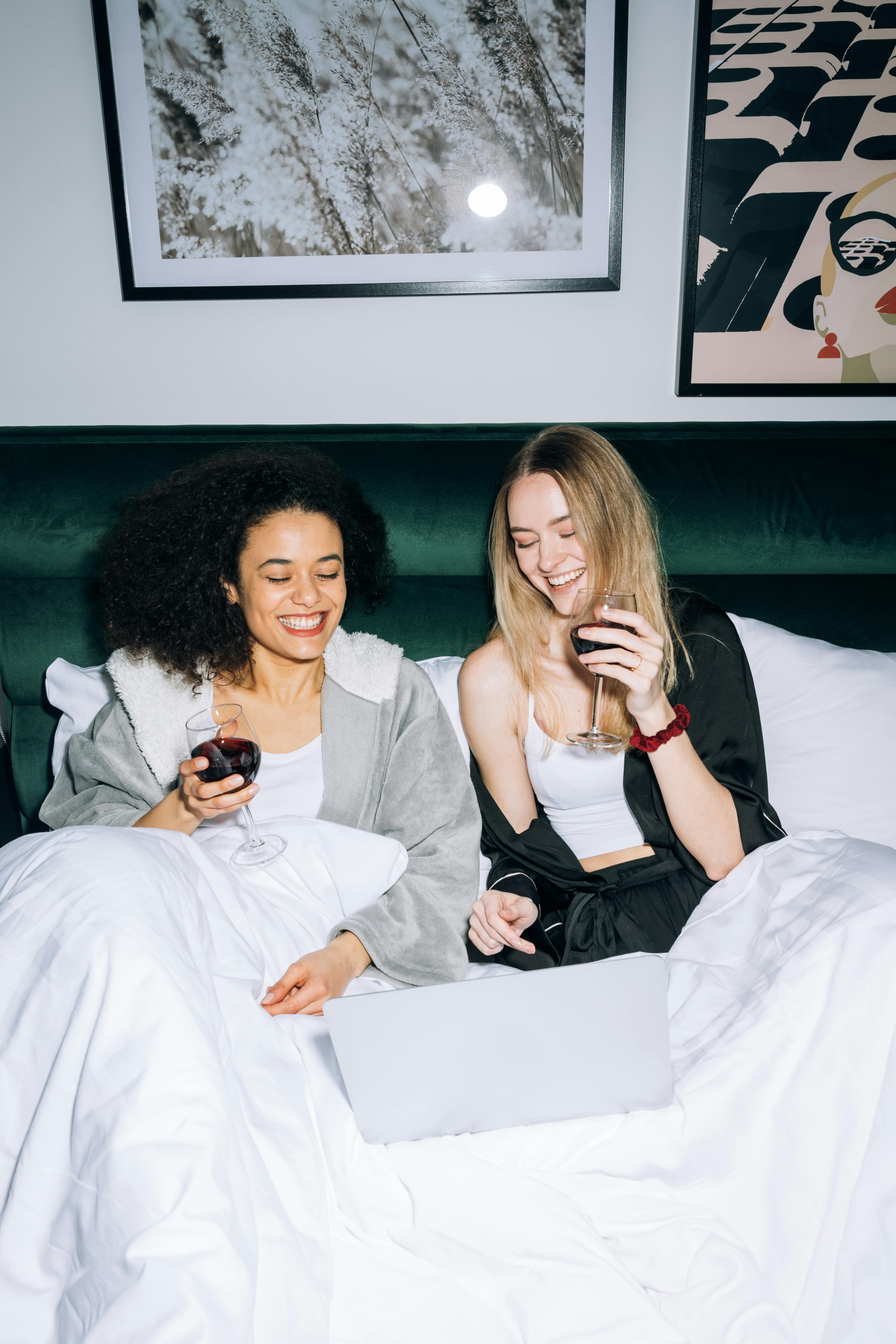 视频封面：影视剪辑与镜头运动画面